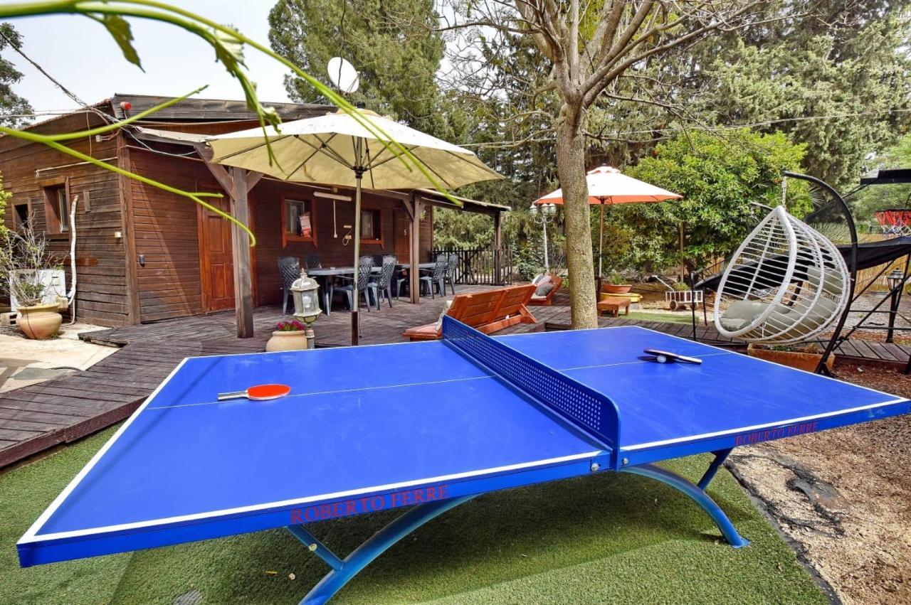 פינה במעיין Villa Mishmār Hāyardin Exteriör bild